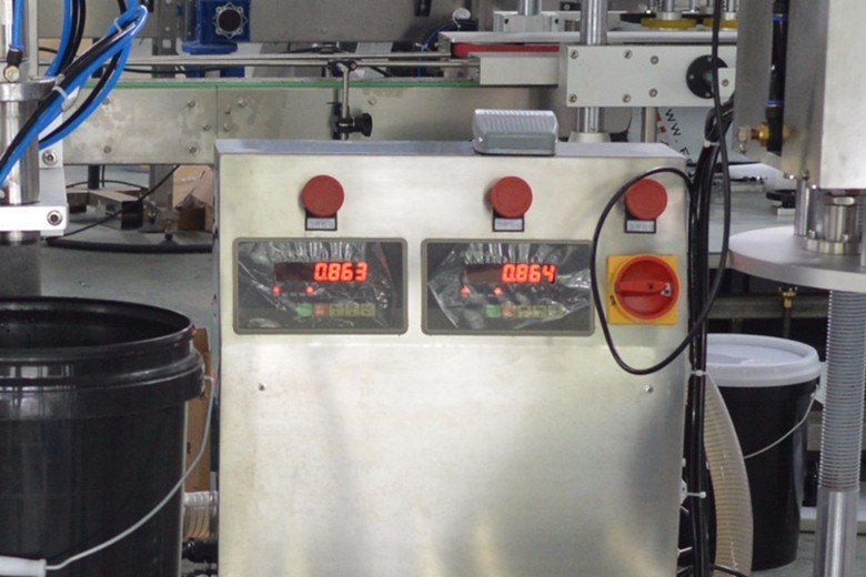 저렴한 가격으로 150KG 반자동 무게 채울 기계