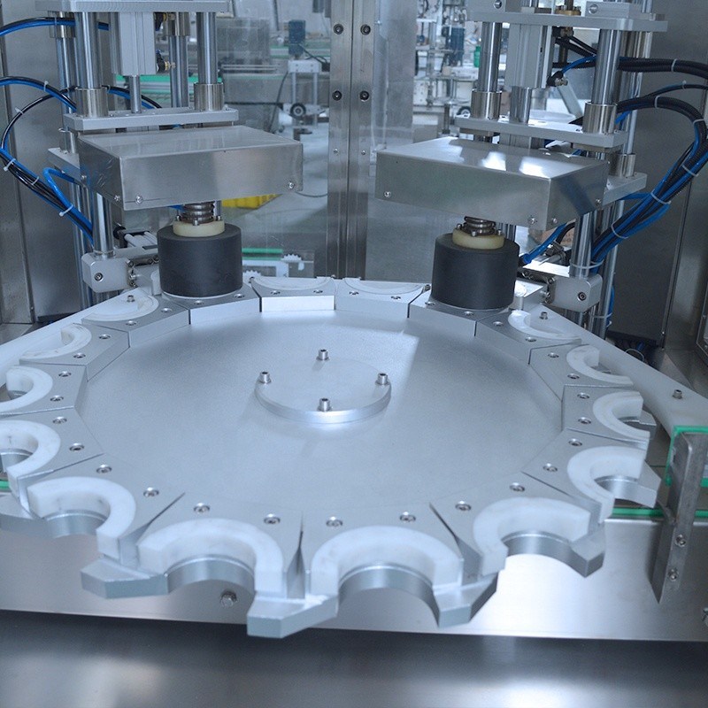 맞춤형 자동 접착제 진공 채우기 및 병 크기에 대한 캡 밀폐 기계