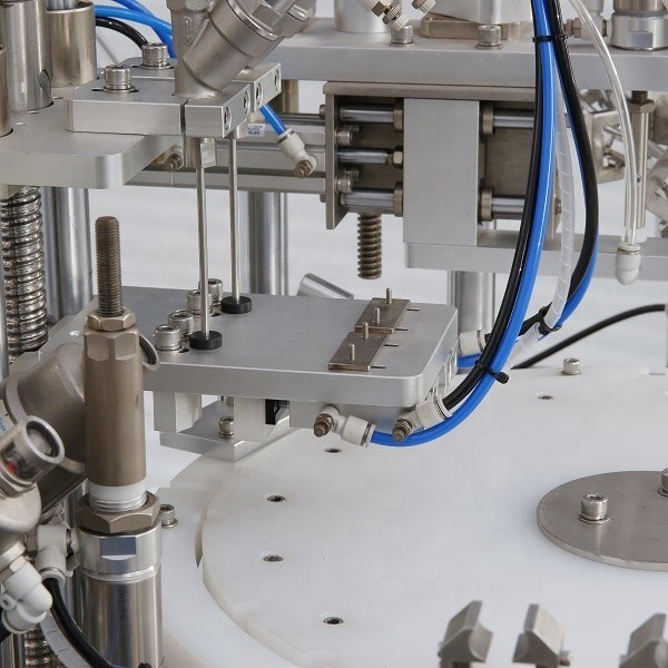 1000BPH CE 인증 젤 반응기 주사기 2 머리 CE 인증 채용 기계