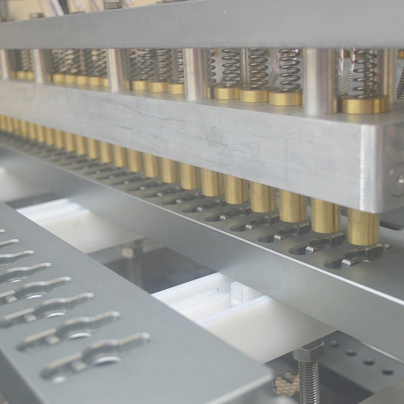 대형 생물 반응기 생산을 위한 24 헤드 채팅 캡 밀폐 기계